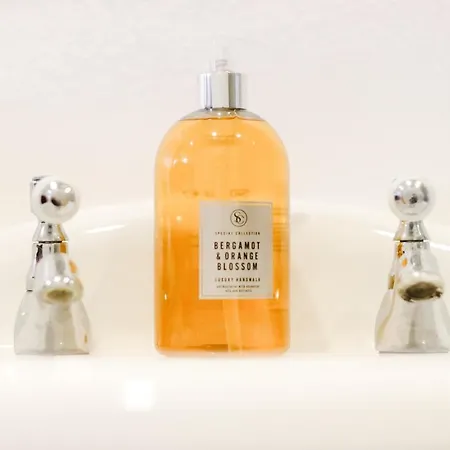 Stunning With Hot Tub On Private * Harrogate