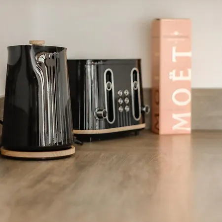 Stunning With Hot Tub On Private