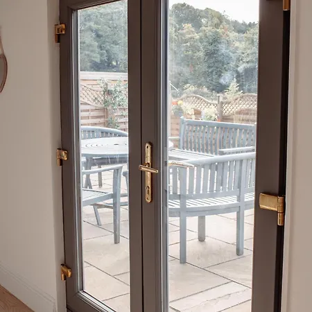 Stunning With Hot Tub On Private Harrogate