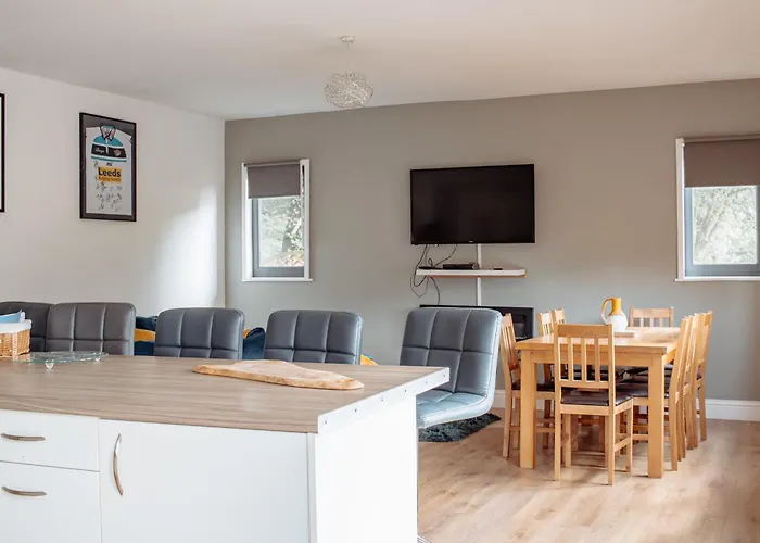 Stunning With Hot Tub