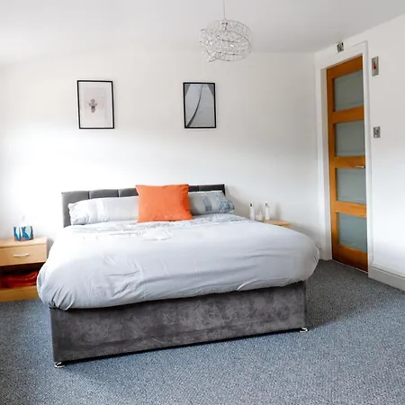 Stunning With Hot Tub On Private Holiday home *