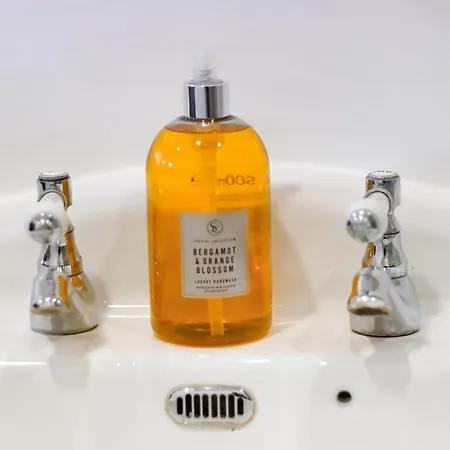 Stunning With Hot Tub On Private