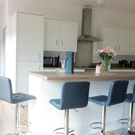 Stunning With Hot Tub On Private Harrogate