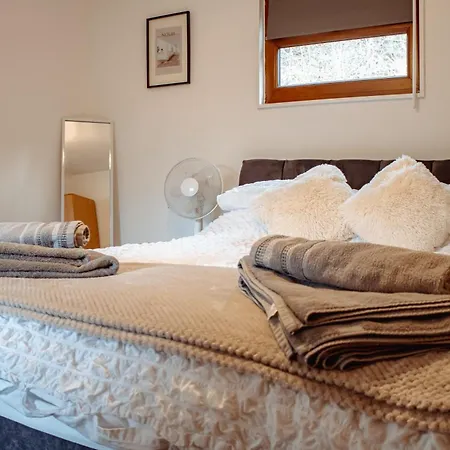 Holiday home Stunning With Hot Tub On Private *