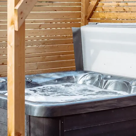 Stunning With Hot Tub On Private *